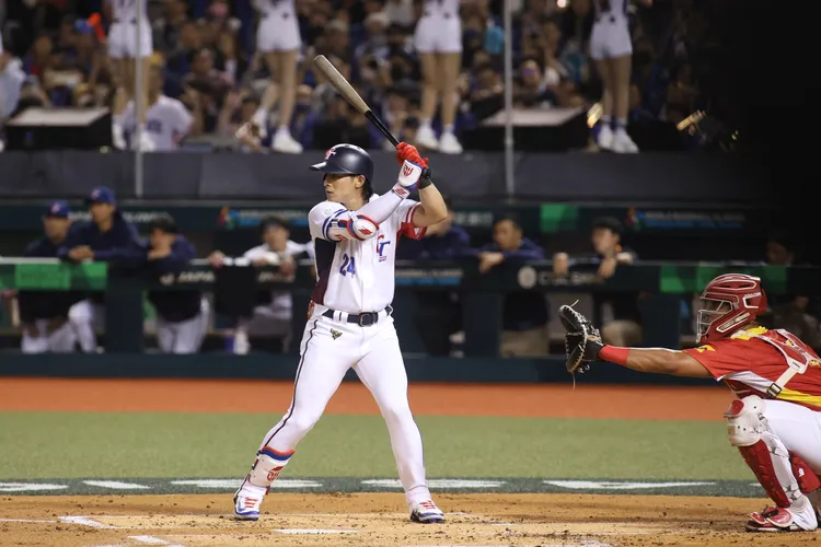 陳傑憲首打席就敲安。   彭欣偉攝