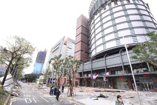 去新光三越上廁所到一半氣爆 馬桶炸開他整件褲子變咖啡色