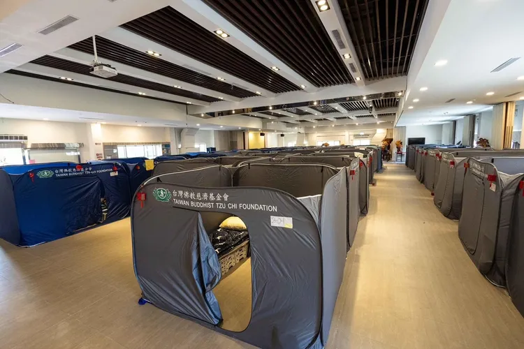 社會局在綠柏園抽籤進行首梯南水署宿舍分配，第一梯有14戶30人完成。南市府提供