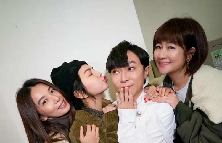 青峰與S.H.E有著多年的情誼。翻攝青峰IG