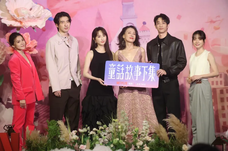 謝依霖（左起）、傅孟柏、柯佳嬿、柯淑勤、傅孟柏、姚愛甯為戲宣傳。彭欣偉攝