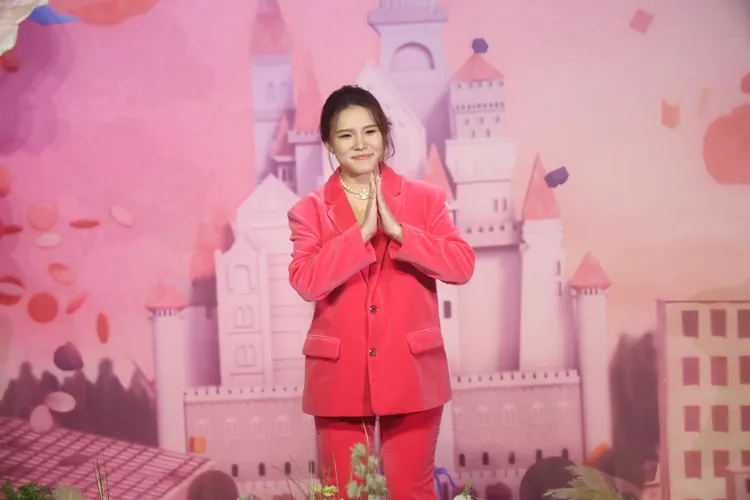 謝依霖戲裡挑戰水中生產，她認為有了孩子才是愛情的墳墓。彭欣偉攝影