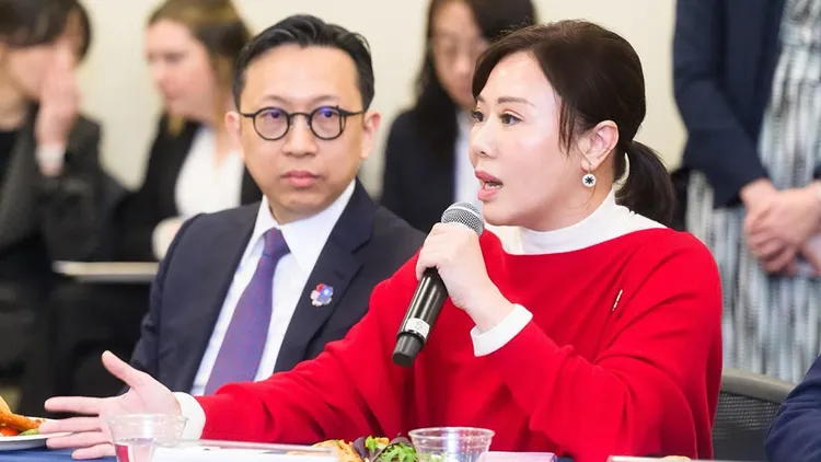 國民黨立委李彥秀（右）。翻攝自李彥秀臉書