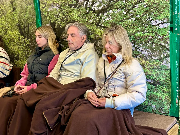 來自智利的遊客體驗禪修。靈鷲山佛教教團提供