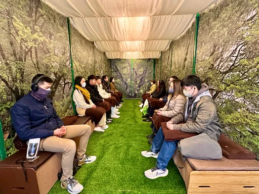 全球首座移動式森林禪堂!靈鷲山「心和平號」駛入台北市中心 停泊華山文創