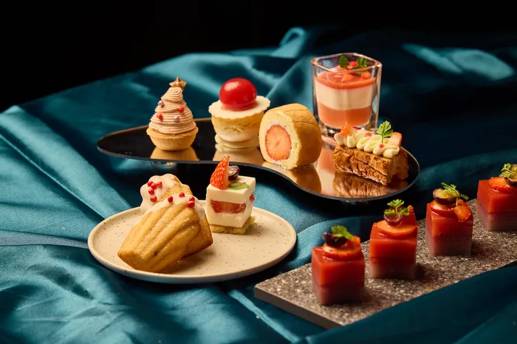 島語《極韻草莓祭》特別設計８款精緻小巧的甜品。業者提供