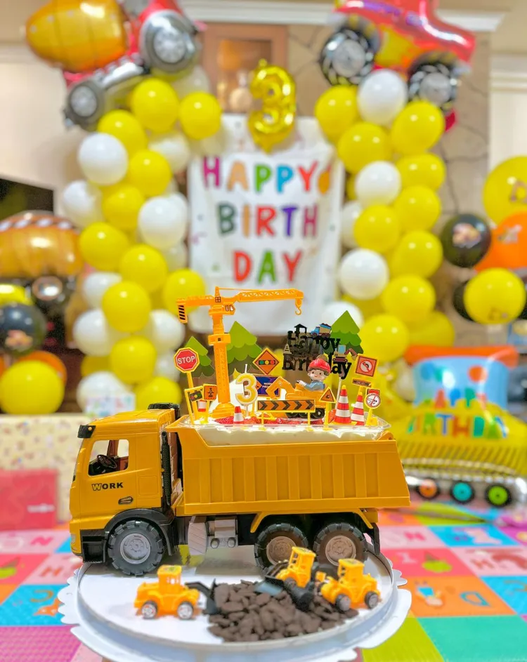 這名媽媽替兒子慶生認真裝飾。翻攝「Costco好市多 商品經驗老實說」臉書