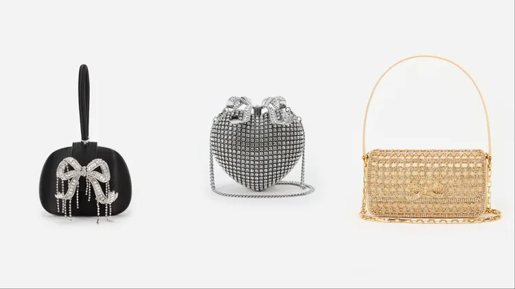 self-portrait蝴蝶結手提包（左起）1萬8800元、愛心水鑽包2萬2800元、金色法棍包2萬4800元。品牌提供