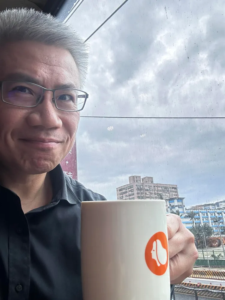 羅友志力挺路易莎咖啡。翻攝自臉書專頁「羅友志 友話直說」