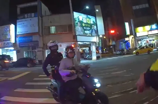 台中2少年無照騎車遇檢逃逸 豬隊友「這原因」載警追同夥!落跑下場曝光
