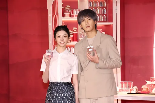 柯震東新髮型潮到認不出 高中就送女生香水喊「太多情人節」