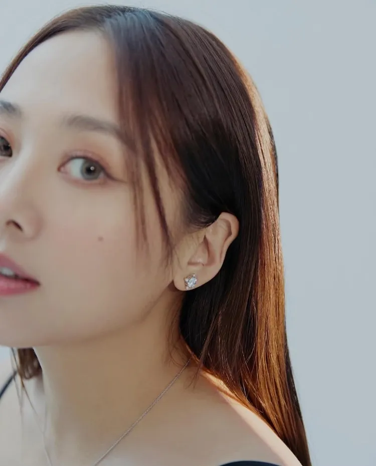 吳映潔佩戴Swarovski Created Diamonds高級珠寶系列。品牌提供