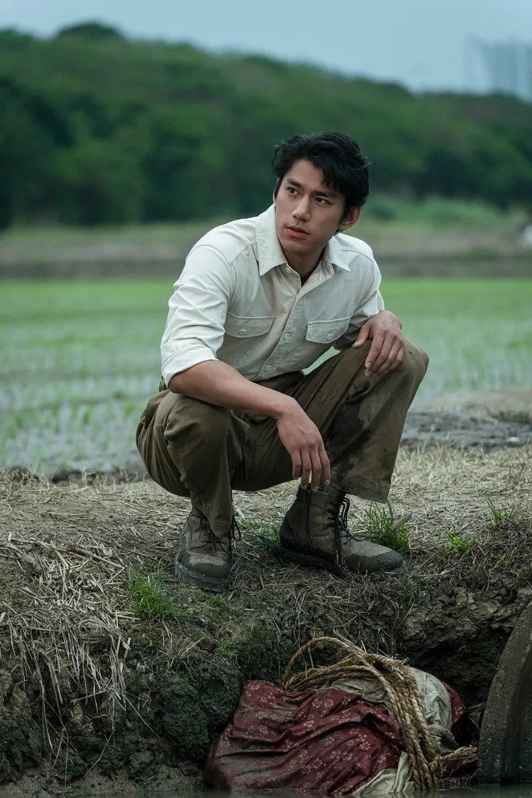 警察朱軒洋抵達命案現場。伯樂影業提供