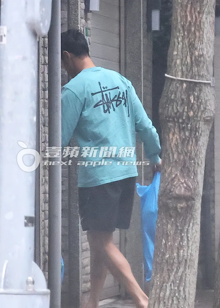 阮經天回收垃圾之後，整晚都未出門。特勤中心攝
