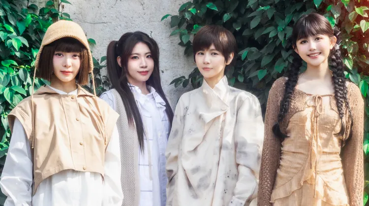 小V（左2）為新戲《死了一個娛樂女記者之後》量身打造的宣傳曲《望向暖陽》。圖／相映音樂提供