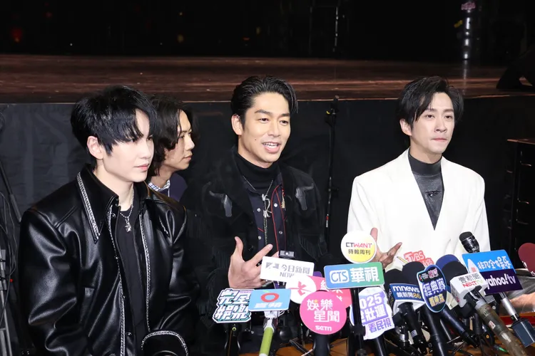 （左起）牛奶、AKIRA、陳漢典分享新年計畫。莊宗達攝