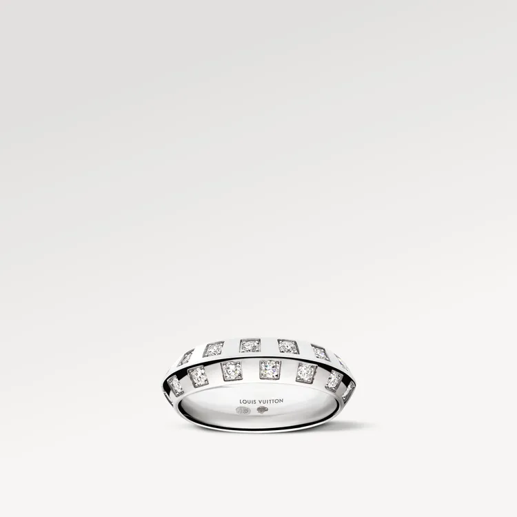 LV Le Damier de Louis Vuitton白K金及鑽石戒指，5.5mm，26顆鑽石，重約0.6克拉，23萬4000元。品牌提供
