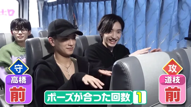 高橋恭平（左）、道枝駿佑激戰「海帶拳」。翻攝YouTube