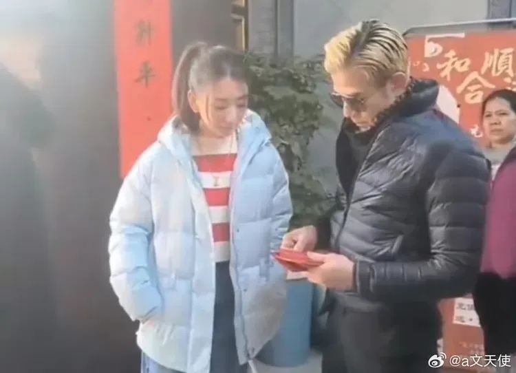 郭富城陪小22歲辣妻回娘家拜年。照片翻攝文天使微博