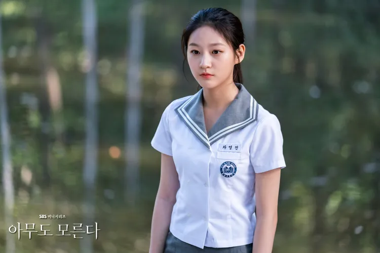 金賽綸在《無人知曉》飾演金瑞亨的年少時期。翻攝SBS