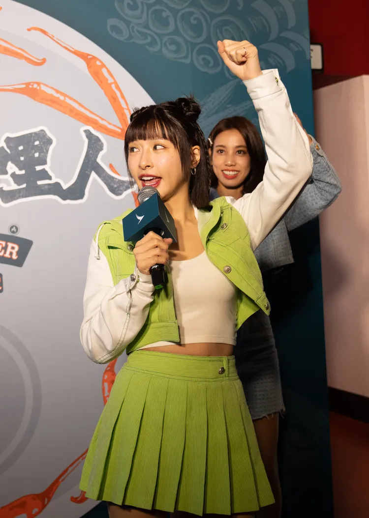 峮峮大跳「累哩舞」。品牌提供