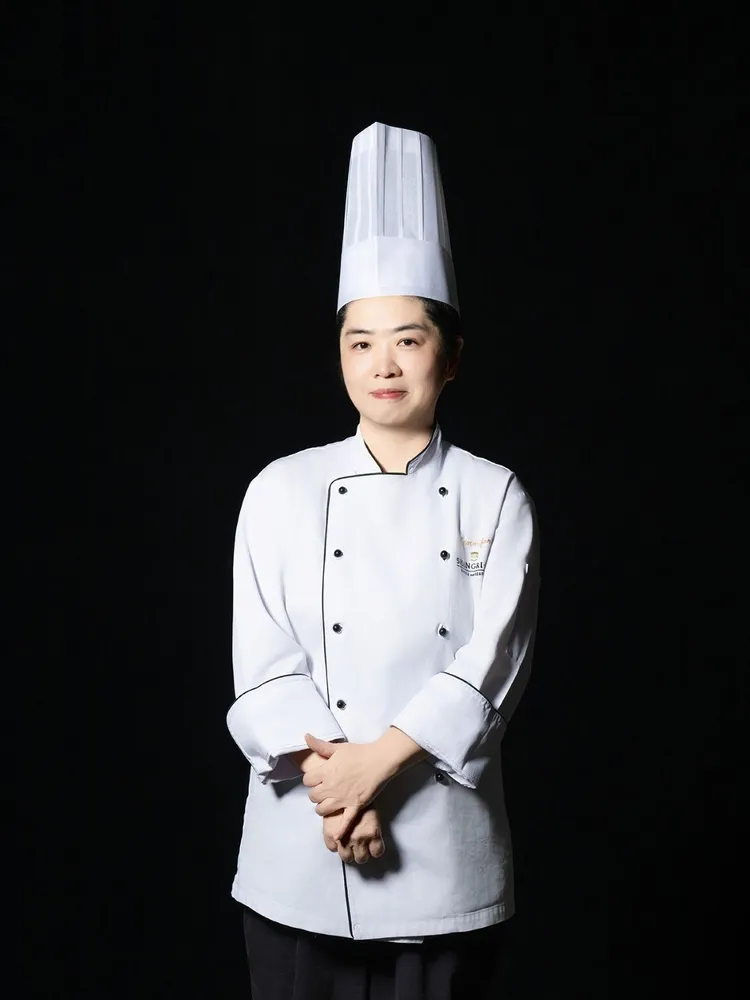 台北遠東香格里拉甜點主廚董錦婷，以甜點傳遞溫暖，打造富有故事性的藝術甜點。台北遠東香格里拉提供