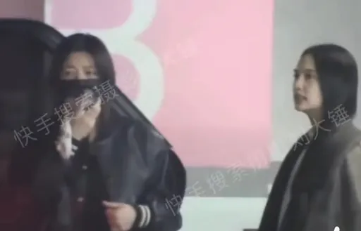 陳妍希婚變後首度被拍 面露愁容閨蜜楊丞琳相伴