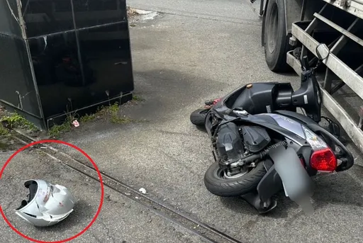 台中工业区大货车撞机车　23岁女骑士「安全帽裂开」头部受创