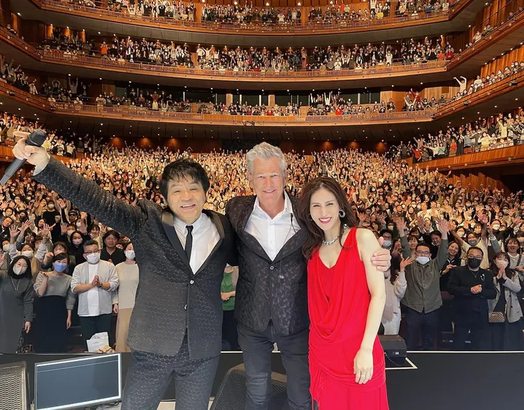 ASKA（左）引薦女兒宮﨑薫跟大衛佛斯特合作。翻攝宮﨑薫IG