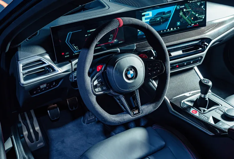 本次更特別限量引進全新BMW M2六速手排車型，採用六速手排變速箱，重量較M Steptronic運動化八速手自排變速箱減輕25公斤，動力表現上擁有4.2秒完成0-100km/h加速的深厚實力。業者提供