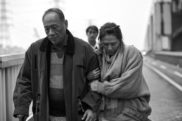 大牙（右）演技爆發讓王自強十分讚賞。公視台語台提供