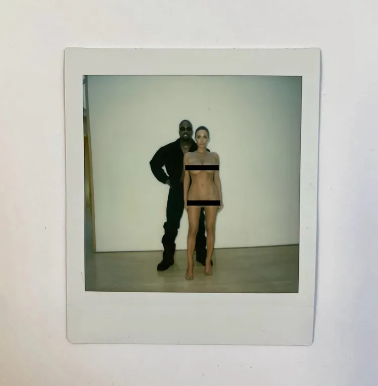 肯爺在IG也分享老婆換上薄紗透視裝的照片。翻攝肯爺IG