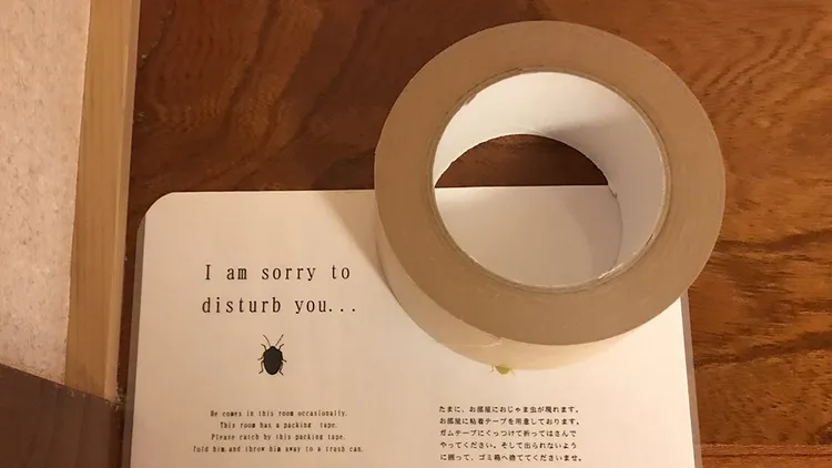 另一名網友分享其他旅館給出的封箱膠帶說明。翻攝自@Pirica0122 X