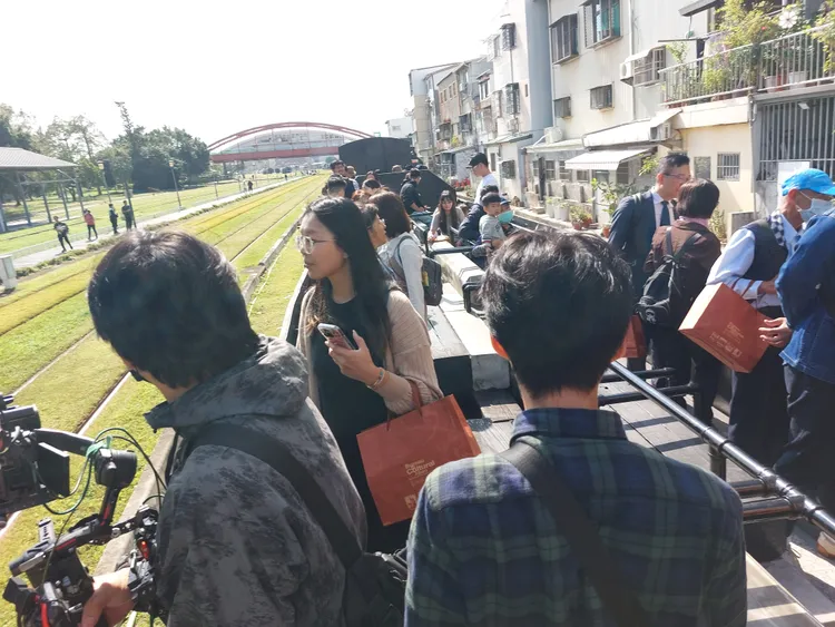 搭上「哈瑪星號」彷彿是趟時空之旅。凃建豐攝