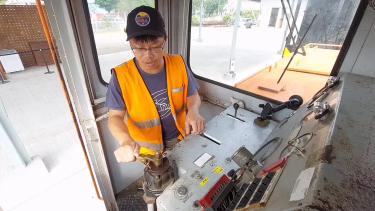 駕駛員陳敬恆表示，開火車頗有樂趣，也很有成就感。凃建豐攝