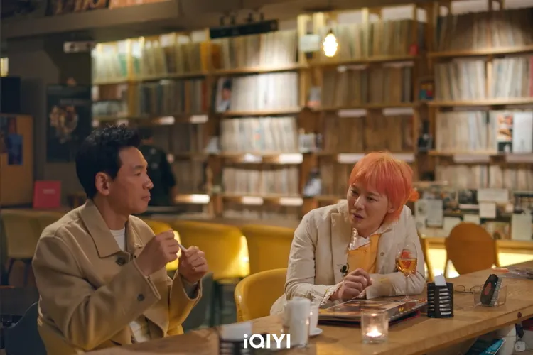 GD（右）還邀來影帝黃晸珉助陣。愛奇藝國際站提供