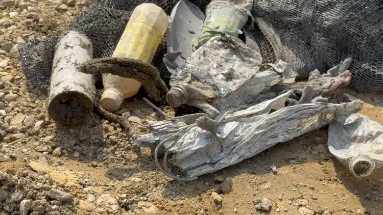 現場開挖出來的廢棄物。翻攝畫面