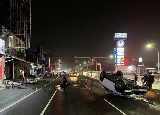 台南才「廣知公告」酒駕累犯 男馬上犯!撞車毀宅翻路中