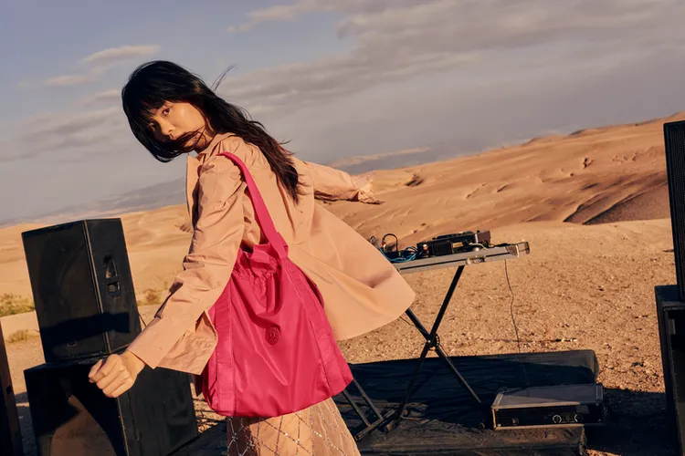 Kipling「拉拉包」質感束口托特包- ELMAR 超輕量設計，出門沒煩惱。