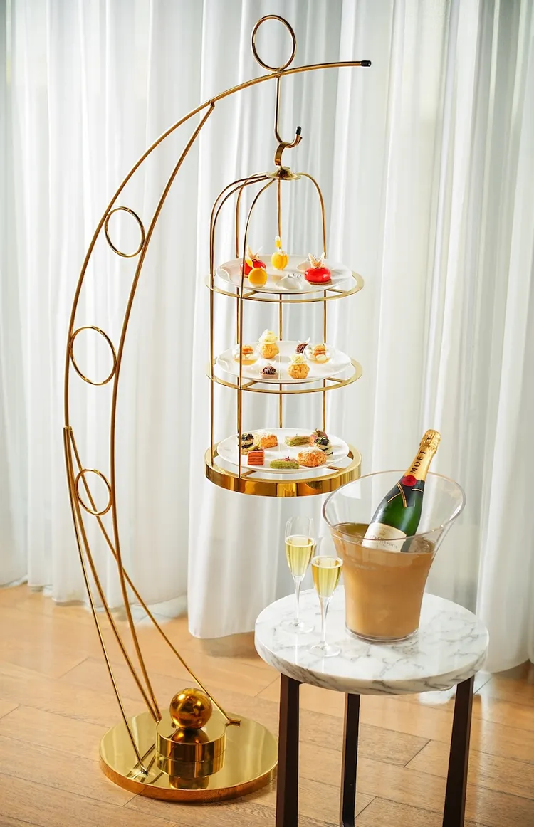 瑞士頂級保養 SPA 品牌 Valmont 聯手跨界推出「Westin x Valmont 女爵蝶舞英式午茶組」。業者提供