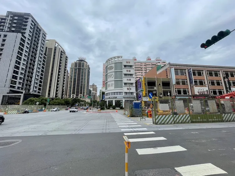台鐵地下化加上捷運建設，桃園區交通有望在未來大躍進，便捷的交通也吸引雙北外溢人口移居。永慶房產集團提供