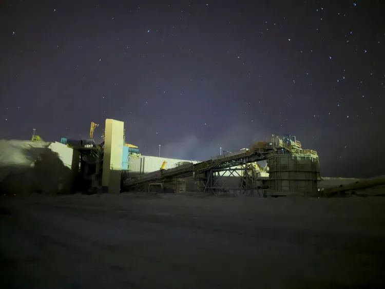 智利發生全國大停電，銅礦工廠停工。路透社