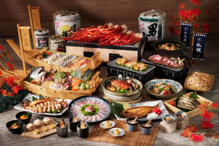 十二廚期間提供松葉蟹、現煎牛排和日式生魚片等上百道料理吃到飽。台北喜來登提供