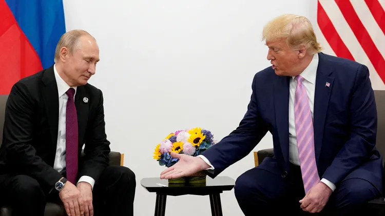 美國總統當選人川普（右）於第一次任期期間，與俄羅斯總統普丁會面。資料照片
