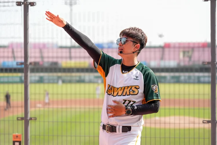 希本感謝球迷與球團，並寫下不想引起任何戰火。翻攝自希本臉書