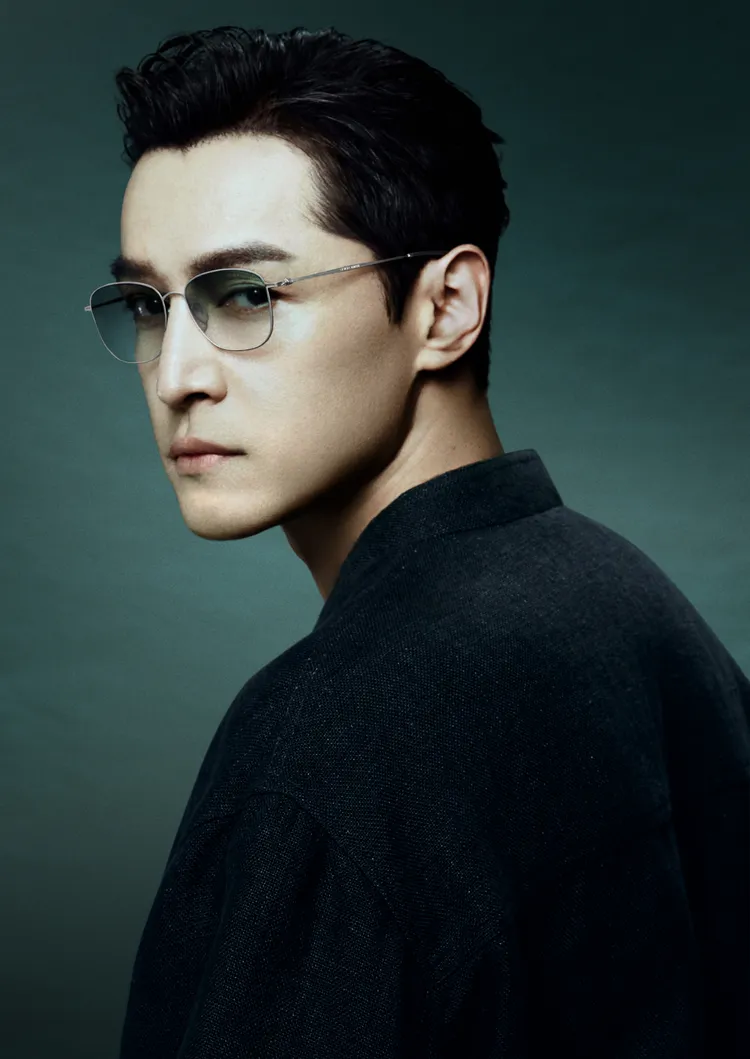 胡歌演繹GIORGIO AMRANI 2025春夏廣告大片。品牌提供