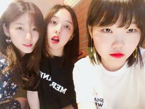 金賽綸（左起）和金寶羅、AKMU李秀賢是好友。翻攝金賽綸IG