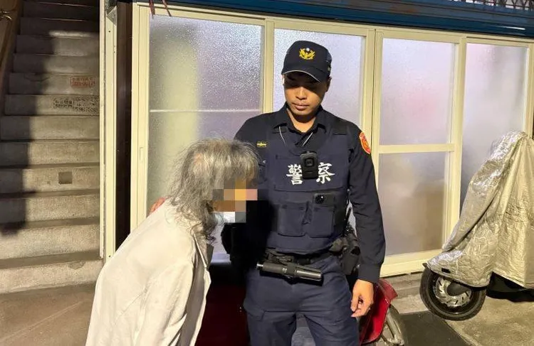 老婦人稱聲要找丈夫。警方提供