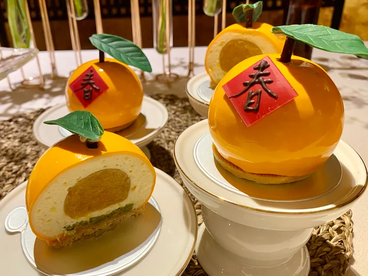 「金柑寶貝」擬真柑橘外型，內餡融合完熟金柑、杏仁蛋糕。莊偉祺攝