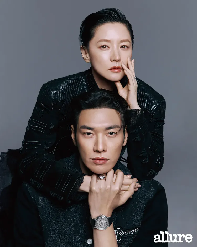 李英愛（後）時隔26年重回KBS拍戲，搭檔金英光演出《恩秀的好日子》。翻攝allurekorea